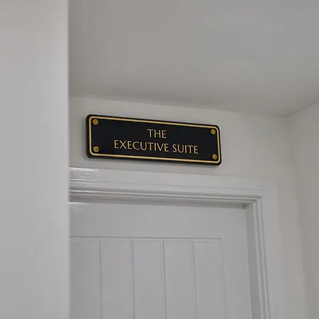 Apartment Host & - The Executive *